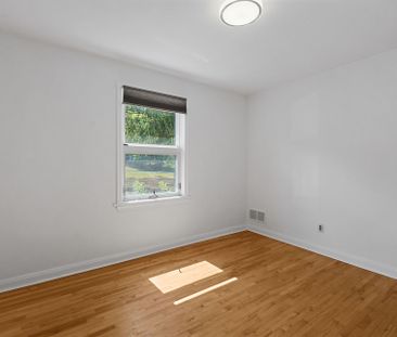 For Lease - 10 Delong Drive, Beacon Hill North - South and Area, On... - Photo 5