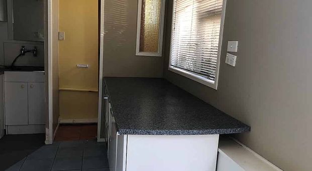 Downstairs Studio Flat in Sunnynook - Photo 1