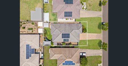 Modern Family Home in Urraween - Photo 3