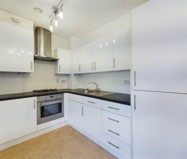 Adrian Close, Boxmoor, Hemel Hempstead - Photo 1