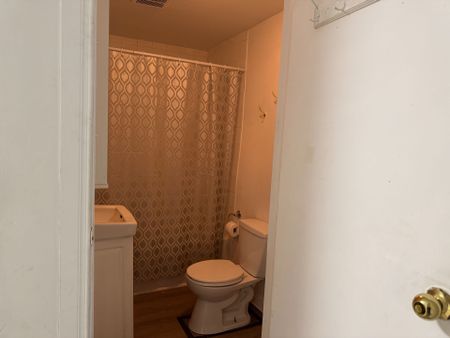 For Lease - 70 BARRETTE Street Unit# 1, Vanier and Kingsview Park, Ontario - Photo 2