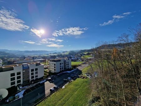 "Grossräumige, helle 4.5-Z-Wohnung mit Balkon und herrlicher Aussicht!" - Photo 4