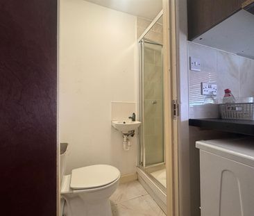 Redcar Road, Romford RM3, London - Photo 4