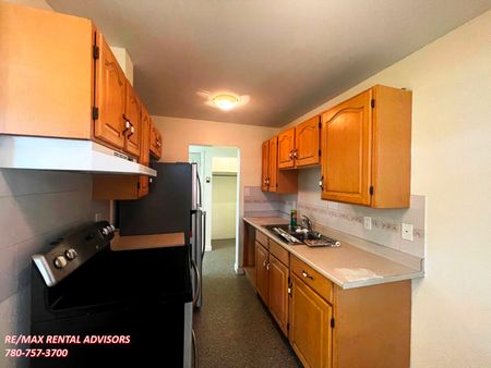 GREAT 2 BED 1 BATH, 4-PLEX UNIT WITH ONE OUTDOOR PARKING IN THE COMMUNITY OF BEACON HEIGHTS - Photo 5