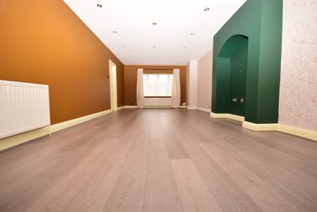 4 bedroom semi-detached house to rent - Photo 3