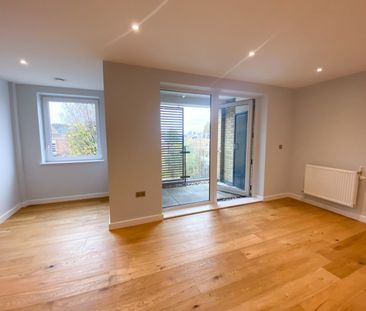2 Bed Flat, Commerell Street, SE10 - Photo 3