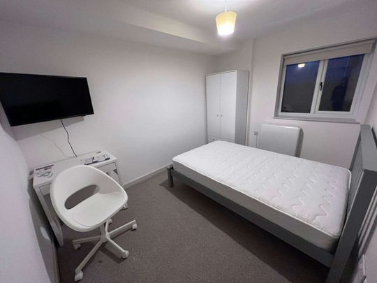 Church Road Flat 2: Room 1 - Photo 1