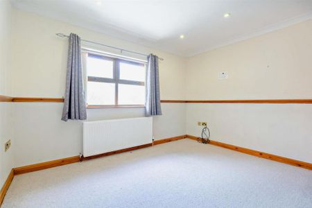 4 bedroom detached house to rent - Photo 5