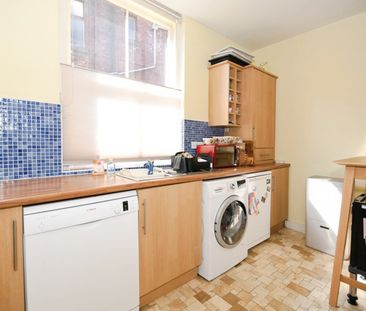 2 Bed Terraced House, Cornish Place, S6 - Photo 2