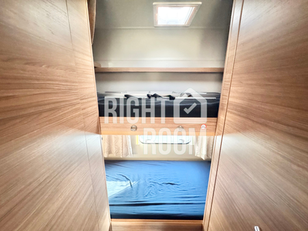 Luxury Motorhome, Cummings Hall Lane, Noak Hill, Romford - Photo 4