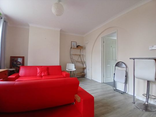 4 bed semi-detached house to rent in Close, Norwich, NR5 - Photo 1