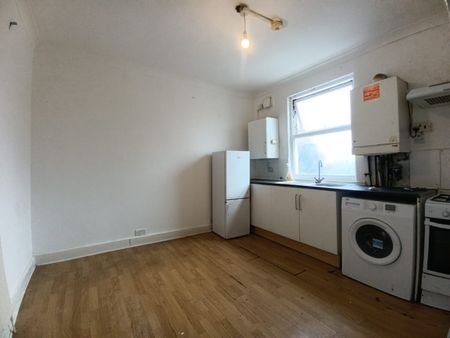 2 Bed Flat, Leigh Road, E6 - Photo 4
