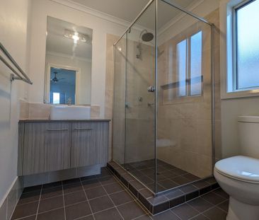 Great Family Four Bedroom Home in Willowdale Estate - Photo 2