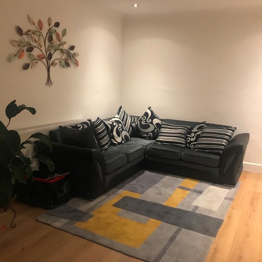 Room in a Shared House, Osterley Gardens, CR7 - Photo 1