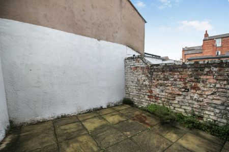 2 bedroom terraced house to rent - Photo 4