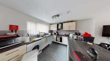 4 bedroom terraced house to rent - Photo 5