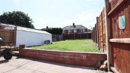 3 bedroom semi-detached house to rent - Photo 3