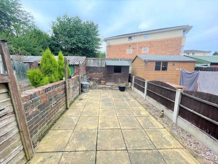 3 bedroom terraced house to rent - Photo 3