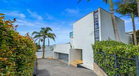 Modern Executive Milford Home - Photo 5