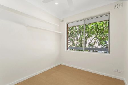 Tranquil Top-Floor Apartment in Premier Seaside Setting - Photo 4