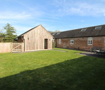 Two Bed Barn Conversion - Photo 3