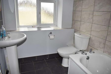 High Street, BS22 - Photo 4