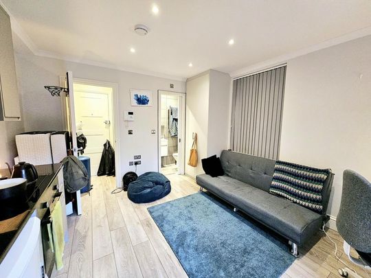 Studio to rent - Photo 1