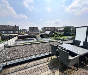 Goed gelegen duplex appartement met 2 slaapkamers, terras en carport te Tongeren - Foto 2