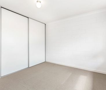 Modern First-Floor Unit in Leafy Daw Park - Photo 2