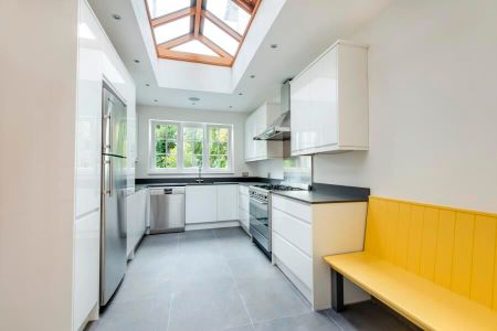 6 Bedroom Detached To Let - Photo 4