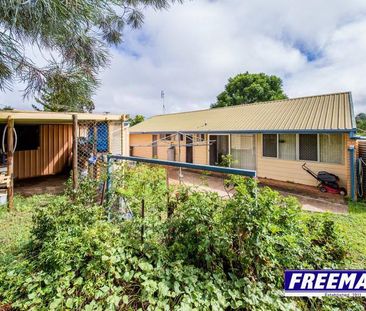 Large Family Home in Quiet Street - Photo 3
