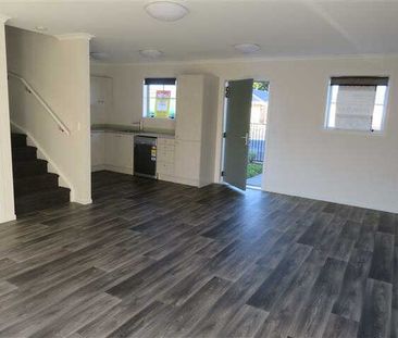 Experience comfortable and convenient living in this well-appointed... - Photo 1