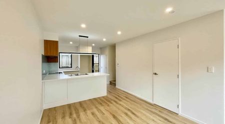 Modern 2-Bedroom Townhouse in Te Atatu South - Photo 4