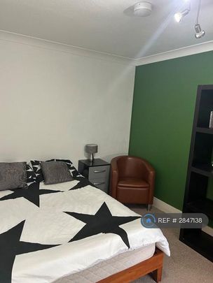 1 bedroom in a house share to rent - Photo 1