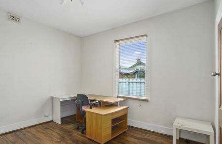 Spacious Home in Prime Sandy Bay Location - Photo 4