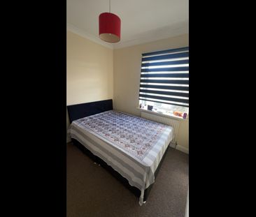 Room in a Shared House, Runfold Avenue, LU3 - Photo 1