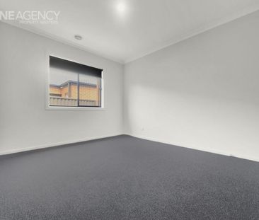 Great Family Home in Primary School Zone in Alfredton!! - Photo 5