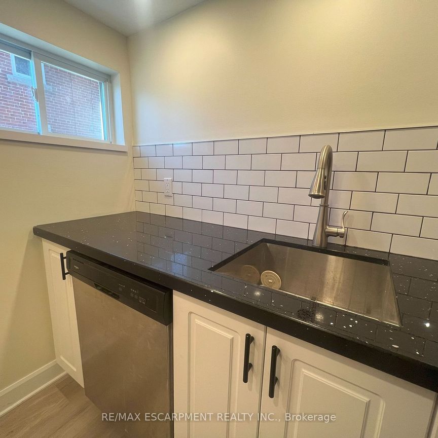 Detached Home For Lease | X8129218 - Photo 1