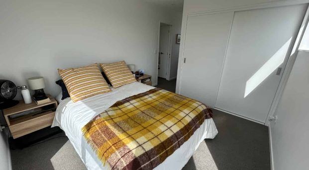 Award-Winning New Townhouse -3 bedroom 2 bathroom - Photo 1