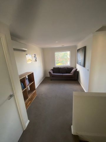 Pakenham - Photo 2