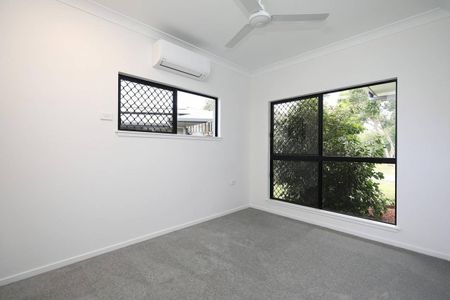 Beautifully Refurbished Family Home – Available Now! - Photo 3