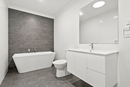 47a Lake Entrance Road, Oak Flats NSW 2529 - Townhouse For Rent | Domain - Photo 3