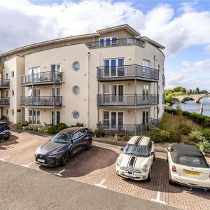 Bridge Wharf, Chertsey, Surrey, KT16 - Photo 2