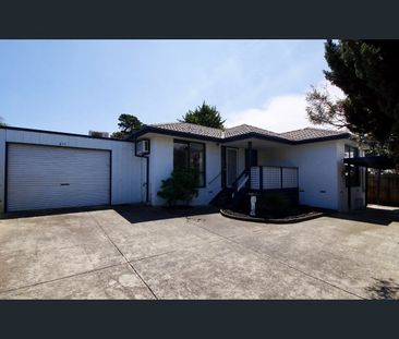 Quaint 3-Bedroom Home in Prime Parkdale Location - Photo 5