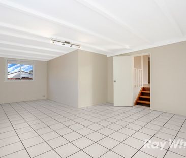 Ample Living Space! - Photo 6