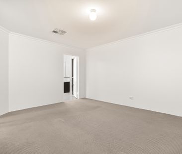 Spacious 4-Bedroom, 2-Bathroom Family Home in Secret Harbour - Photo 1