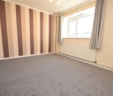 17, Holtdale Green, Leeds, West Yorkshire, LS16 7RR - Photo 2