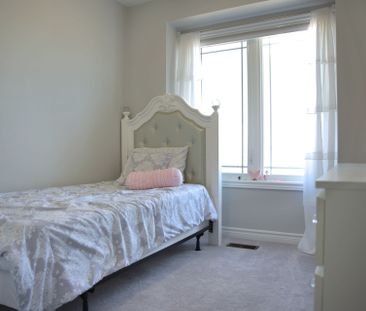 For Lease - 37 Cygnus Crescent, Barrie, Ontario - Photo 3