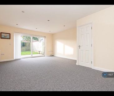 3 bedroom semi-detached house to rent - Photo 5