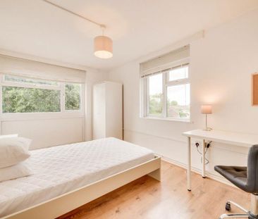 3 bedroom flat to rent - Photo 3